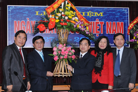 Kegiatan-kegiatan memperingati Hari Dokter Vietnam tanggal 27 Februari.